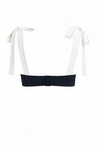 Schickes Retro-Set mit gestreiften Hosen mit weitem Bein im modernen Stil