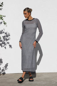 Seraphina Kleid SCHWARZ im modernen Stil