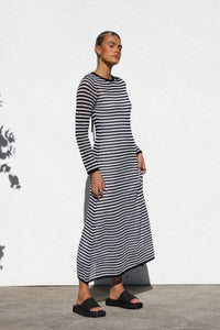 Seraphina Kleid SCHWARZ im modernen Stil