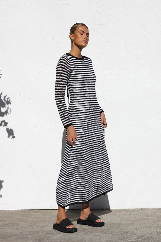Seraphina Kleid SCHWARZ im modernen Stil
