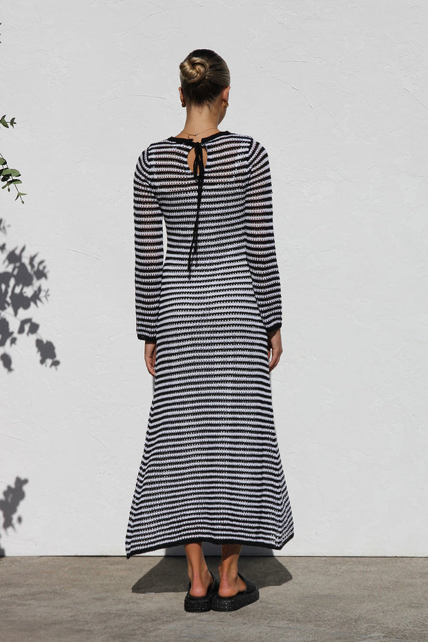 Seraphina Kleid SCHWARZ im modernen Stil