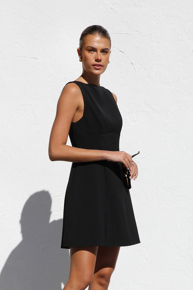 Kyrie Kleid SCHWARZ im modernen Stil