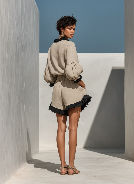 Beiges Leinenmischgewebe-Blusen- und Shorts-Set mit Rüschensaum