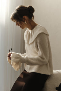Pullover in warmem Farbton mit Rüschen im modernen Stil