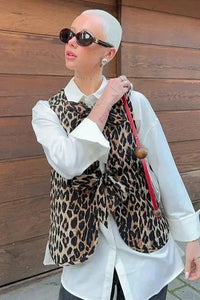 Weste mit Leopardenmuster im modernen Stil