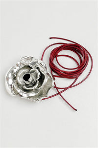 Choker mit Blumenanhänger aus Legierung im modernen Stil
