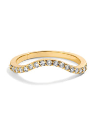 Eleganter Ring mit Wellenlinie und Diamantbesatz im modernen Stil