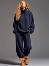 Lässiges Sportset aus marineblauem Polar-Fleece mit halbem Reißverschluss und Sweatshirt-Hose im modernen Stil