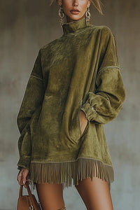 Kleid aus Kunstwildleder mit Rollkragen und Fransenabschluss im modernen Stil