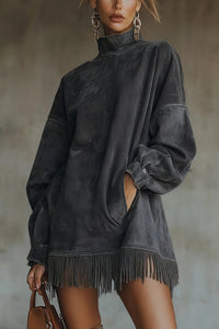 Kleid aus Kunstwildleder mit Rollkragen und Fransenabschluss im modernen Stil