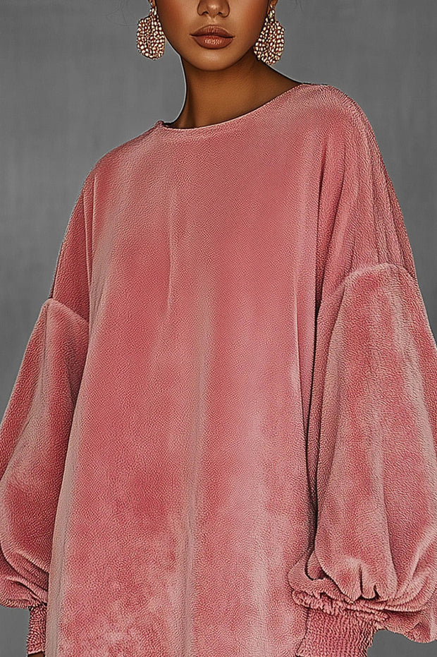 Übergroßes Samtkleid mit Fransen und Rundhalsausschnitt in Rosa