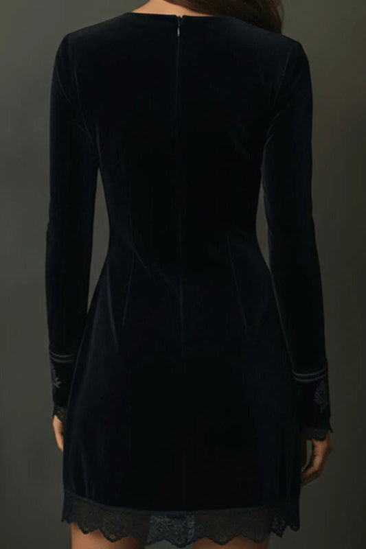 Retro Mini-Kleid aus schwarzem Samt mit besticktem Spitzenbesatz im modernen Stil