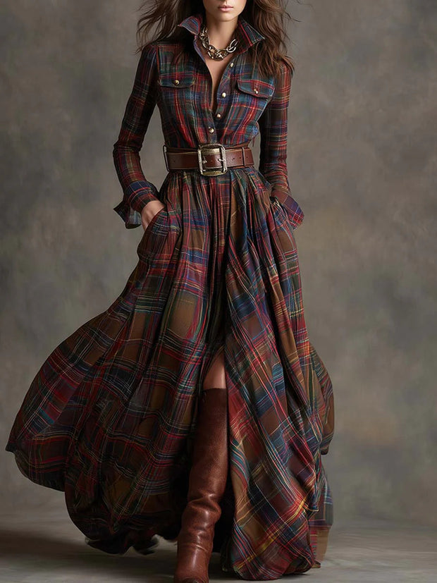 Retro-Mantelkleid in rötlich-braunem Karomuster, Maxi-Länge im modernen Stil