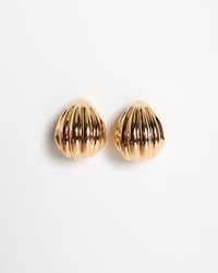 Muschelmuster 14K Gold Huggie-Ohrringe im modernen Stil