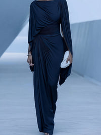 Dunkelblaues plissiertes Cape-Maxi-Kleid mit Drapierung im modernen Stil