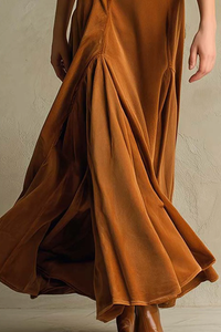 Braunes elegantes Retro-Kostüm mit Samtkragen, langes Kleid im modernen Stil