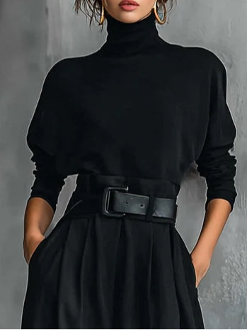 Zweiteiliger Anzug aus schwarzem Rollkragen-Langarmshirt und geraden Hosen (inklusive Gürtel) im modernen Stil