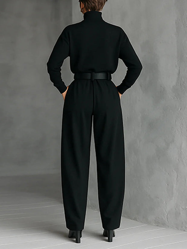 Zweiteiliger Anzug aus schwarzem Rollkragen-Langarmshirt und geraden Hosen (inklusive Gürtel) im modernen Stil