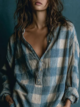 Blau-weißes, locker geschnittenes Mini-Kleid mit Karomuster, Henley-Ausschnitt und langen Ärmeln im modernen Stil