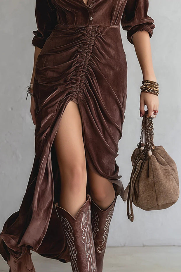Vintage Knopf-gestepptes Plissiertes Samt-Kleid in Midi-Länge