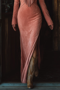 Vintage Western Langes Kleid aus rosa Kunstwildleder mit bestickten Quasten