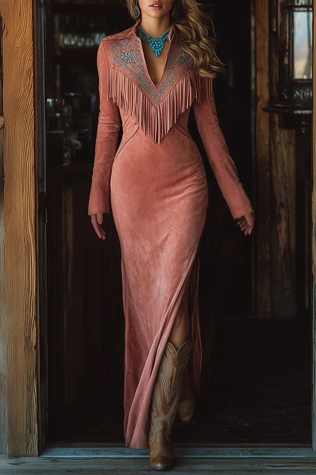 Vintage Western Langes Kleid aus rosa Kunstwildleder mit bestickten Quasten