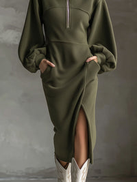 Midi-Kleid aus weichem Polar-Fleece mit Laternenärmeln, Frontreißverschluss und seitlichem Schlitz im modernen Stil