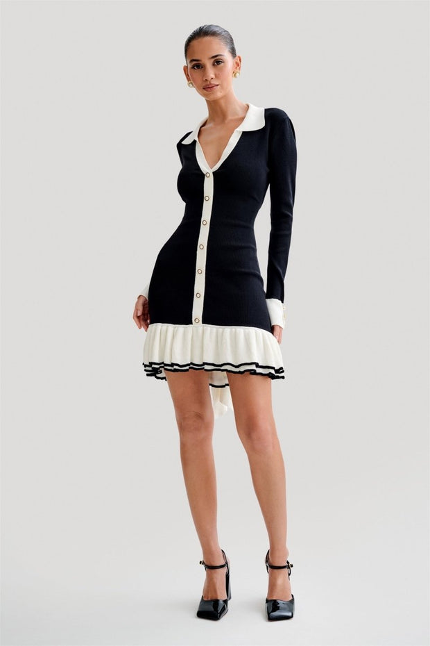 Alexia Mini-Strickkleid mit kontrastierender Rüschenschleife im modernen Stil