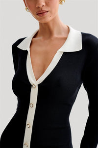 Alexia Mini-Strickkleid mit kontrastierender Rüschenschleife im modernen Stil