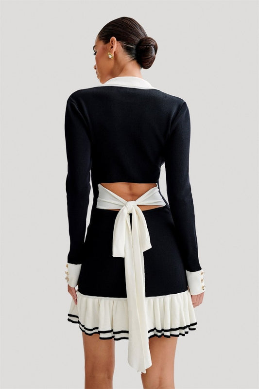 Alexia Mini-Strickkleid mit kontrastierender Rüschenschleife im modernen Stil