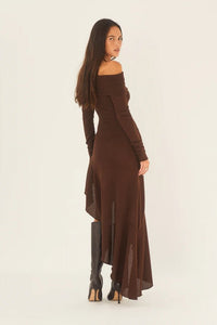 Alisa – Schulterfreies, ausgestelltes Midi-Strickkleid im modernen Stil
