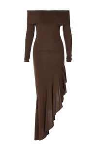 Alisa – Schulterfreies, ausgestelltes Midi-Strickkleid im modernen Stil