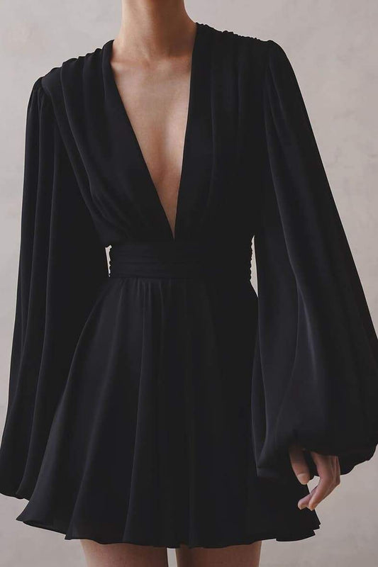 Amelia Kurzes Kleid mit tiefem V-Ausschnitt