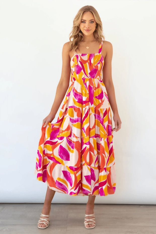 Andrea bedrucktes, gestuftes Maxi-Sommerkleid mit gerafftem Oberteil im modernen Stil