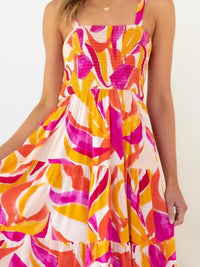 Andrea bedrucktes, gestuftes Maxi-Sommerkleid mit gerafftem Oberteil im modernen Stil