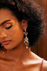 Messing Blatt Ohrhänger im modernen Stil