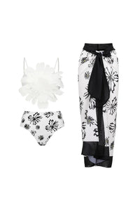 Bikini-Set mit weißem Blumenmuster und Besatz im modernen Stil
