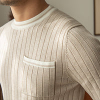 Pullover mit Rippstruktur, Kontrastdetails und schmalem Schnitt