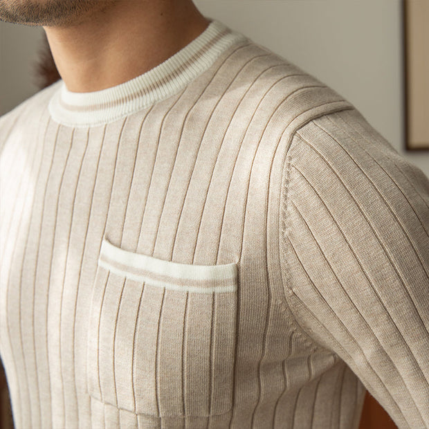 Pullover mit Rippstruktur, Kontrastdetails und schmalem Schnitt