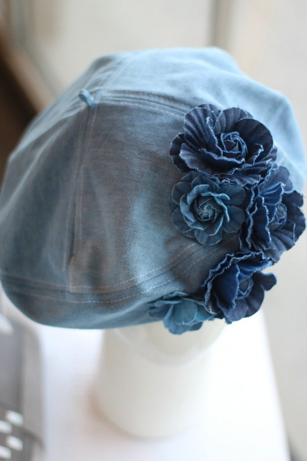 Baskenmütze aus Denim in Camellia-Optik im modernen Stil