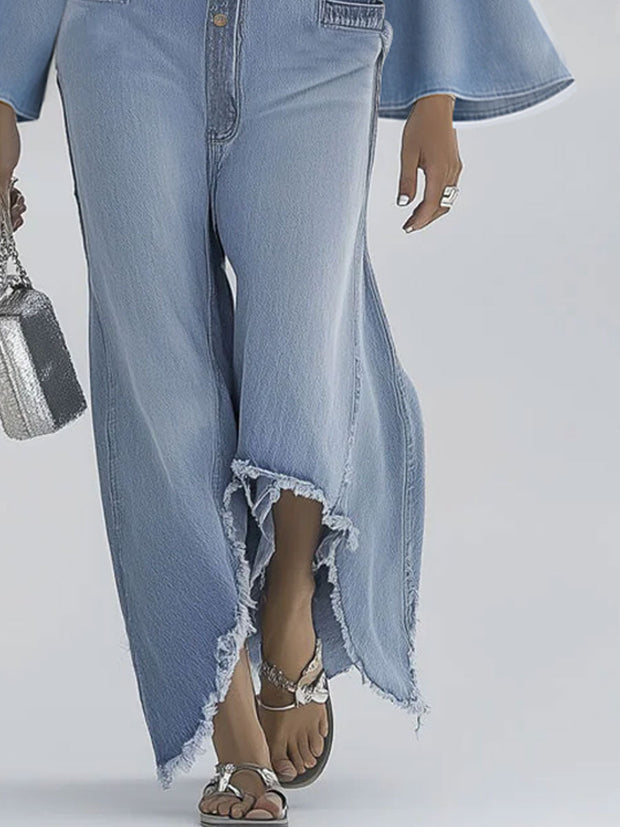 Lässiger Retro-Jeans-Overall in Hellblau mit ausgestellten langen Ärmeln, weitem Bein und rohem Saum