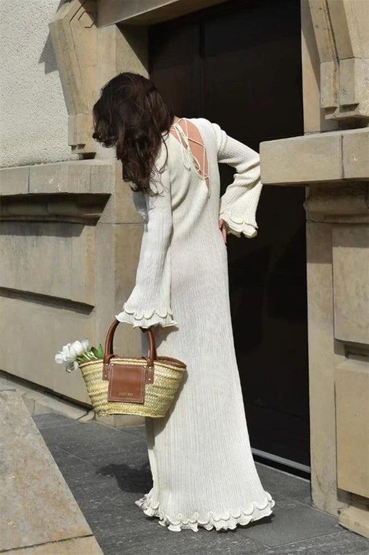 Clara – Langärmliges Maxi-Strickkleid mit Rüschen im modernen Stil