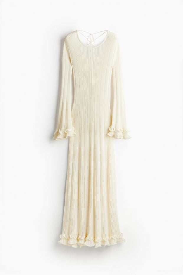 Clara – Langärmliges Maxi-Strickkleid mit Rüschen im modernen Stil