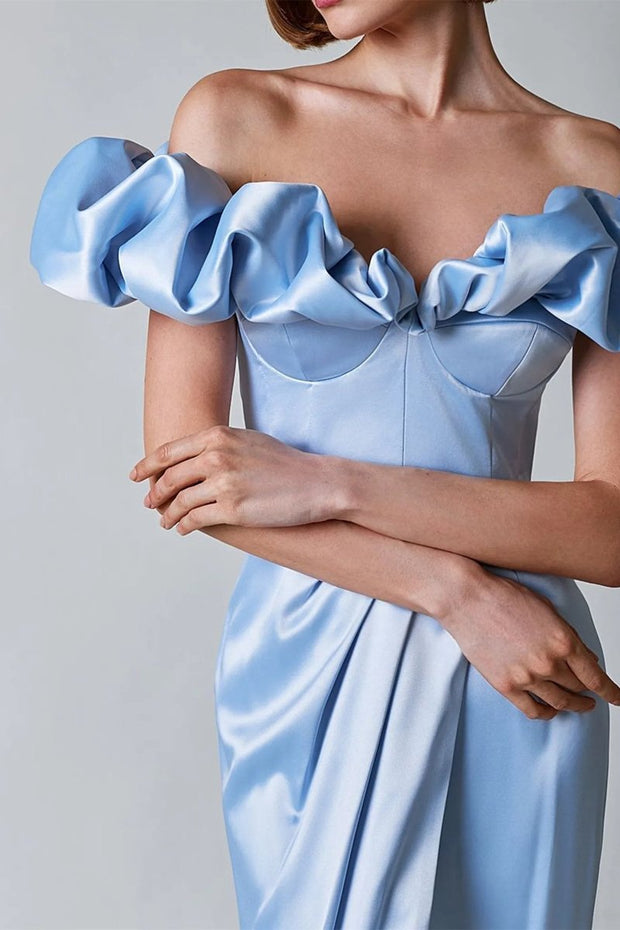 Schulterfreies Langes Kleid mit Schlitz und Kristallen