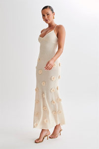 Edwina – Gestricktes Maxikleid mit V-Neck und Blumenmuster