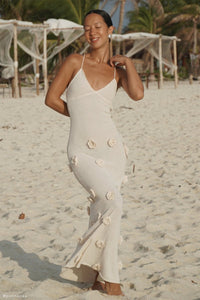 Edwina – Gestricktes Maxikleid mit V-Neck und Blumenmuster