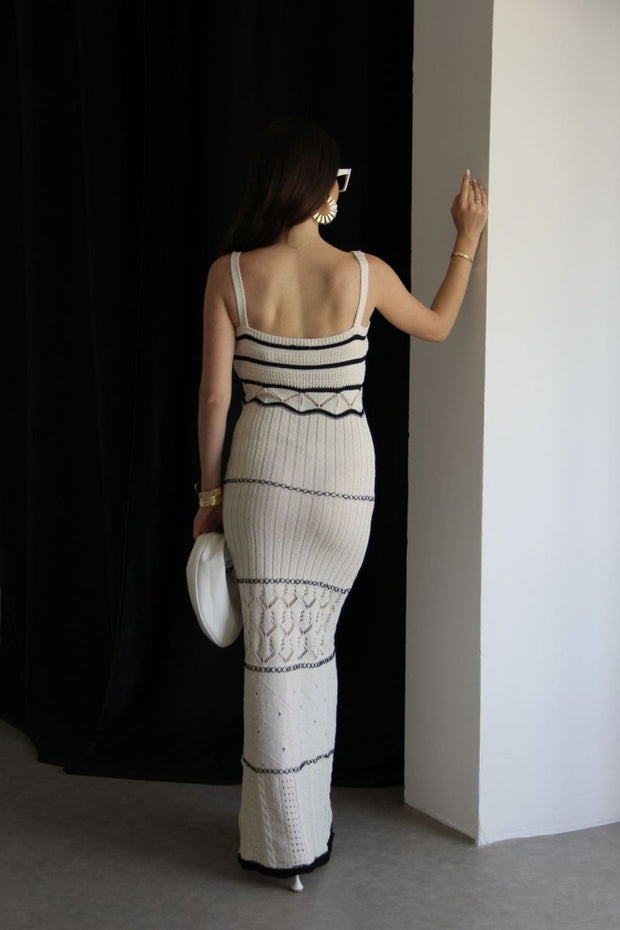 Esther – Gestricktes Langes Kleid mit Schlitz und Aussparungen