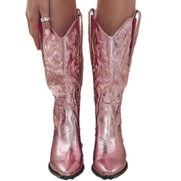 Bestickte Westernstiefel mit spitz zulaufender Spitze und dickem Absatz im modernen Stil