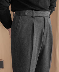 Hose aus Wollmischung mit Fischgrätmuster und Bundfalten
