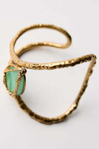 Strukturiertes Armband mit Edelsteinen im modernen Stil